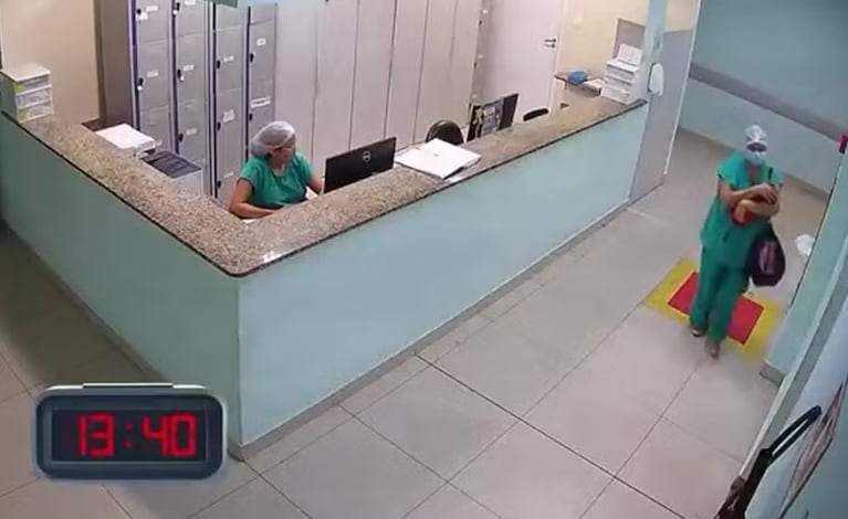 robo bebe enfermera