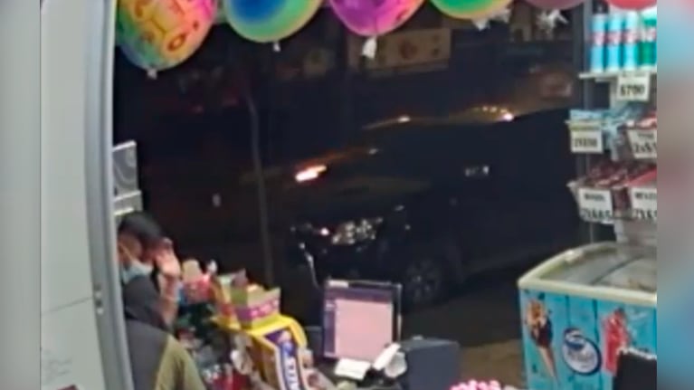 Robo en un kiosco ubicado en Emilio Olmos 19.