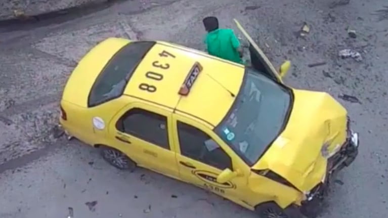 Robó un taxi, huyó de la Policía y chocó.
