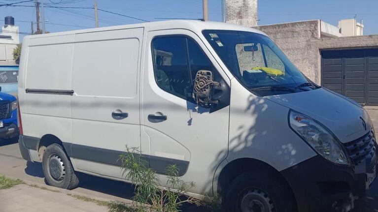 Robó un utilitario con encomiendas de Mercado Libre, intentó fugarse y lo detuvieron
