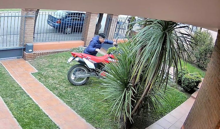 Robó una moto, un vecino lo vio y lo siguió en su auto: el ladrón terminó preso