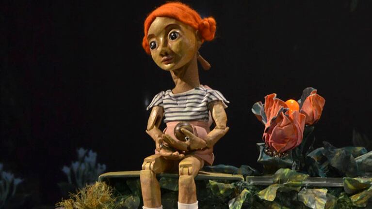 Rocío Oyarzun es la titiritera protagonista de este unipersonal que impulsa a Philia.