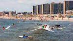 Rockaway Beach es una playa muy frecuentada por surfers.