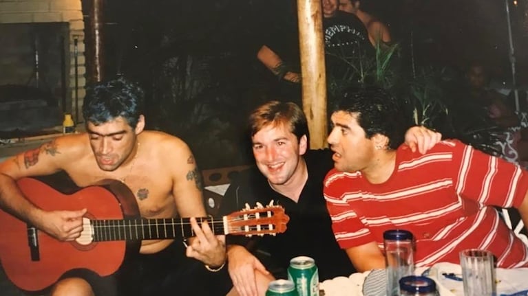 Rodrigo cantando a Diego.