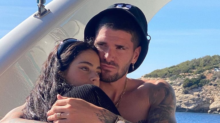 Rodrigo De Paul se tatuó tres corazones dibujados por Tini en la cadera.