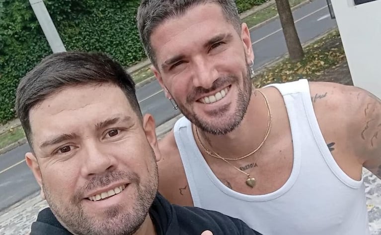 Rodrigo de Paul y el repartidor.