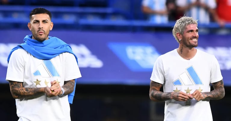 Rodrigo De Paul y Leandro Paredes en La Bombonera.