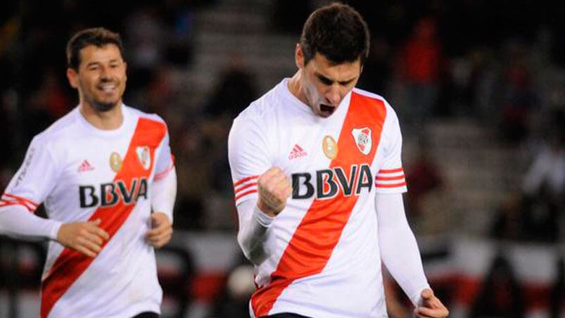 Rodrigo Mora y Lucas Alario, los autores del triunfo de River sobre los ecuatorianos. Foto: @CARPOficial