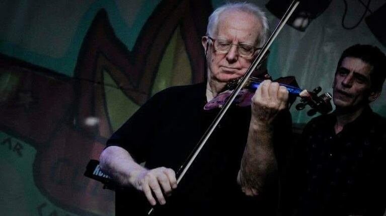 Rogelio Campana con su violín.