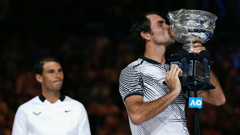 Roger Federer festeja el título ante Rafael Nadal.