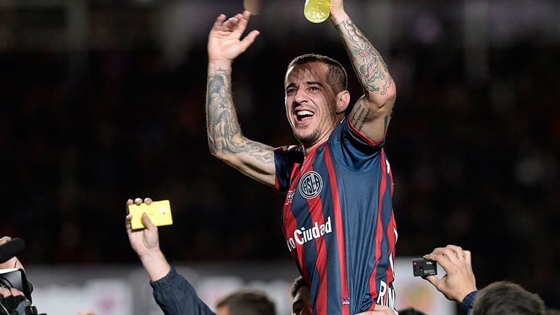 Romagnoli, en pleno festejo de la Copa Libertadores.