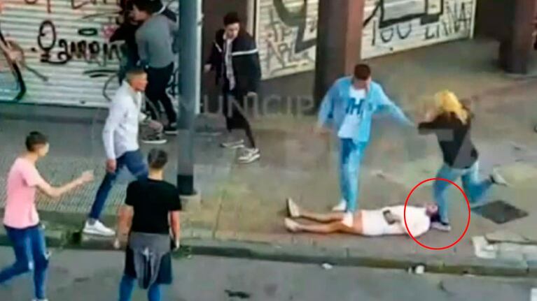 Romina y su novio fueron atacados en patota.