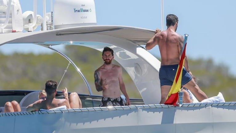 Rompecorazones: la mujer de Messi lució su lomazo en bikini