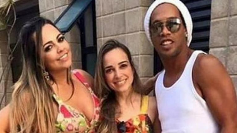 Ronaldinho aclaró que no se casará con ninguna de sus dos novias