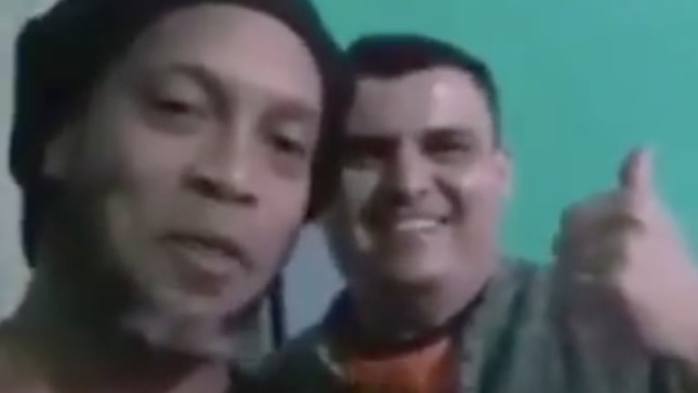 Ronaldinho y Pablo, su amigo en la cárcel.