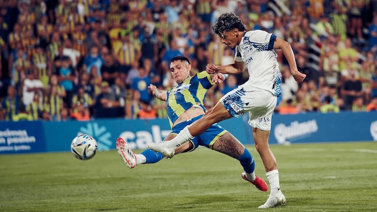 Ronaldo Martínez de Talleres ante Rosario Central.