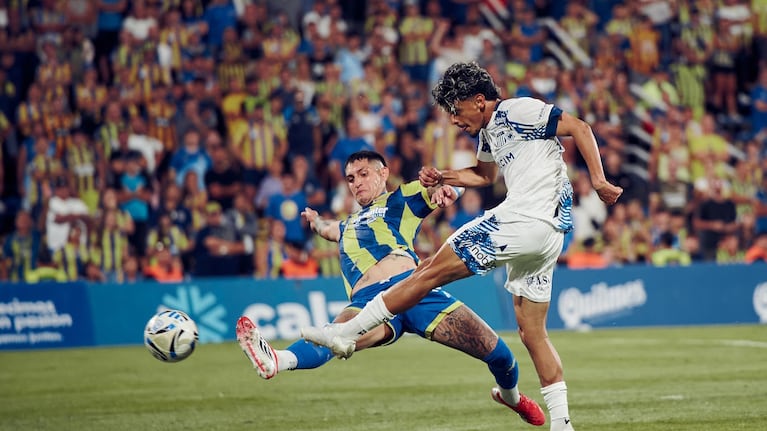 Ronaldo Martínez de Talleres ante Rosario Central.