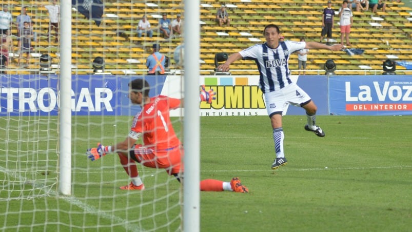 Roselli convirtió el 1 a 1 para Talleres. Foto: Lucio Casalla.