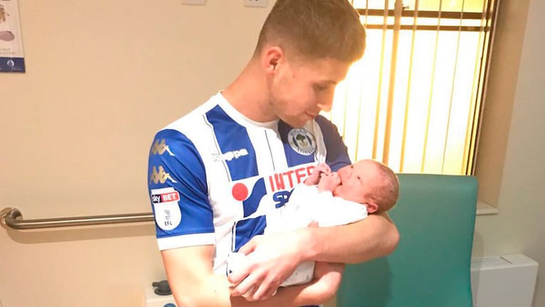 Rryan Colclough, goleador y papá por segunda vez.