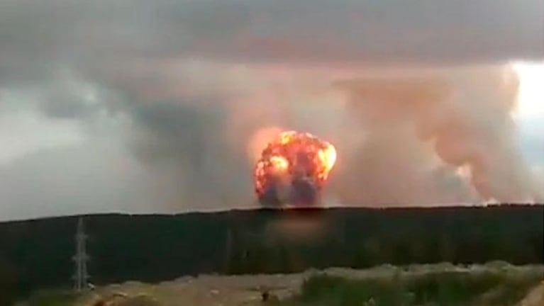 Rusia: explotó un arsenal de municiones y 11 mil personas debieron ser evacuadas