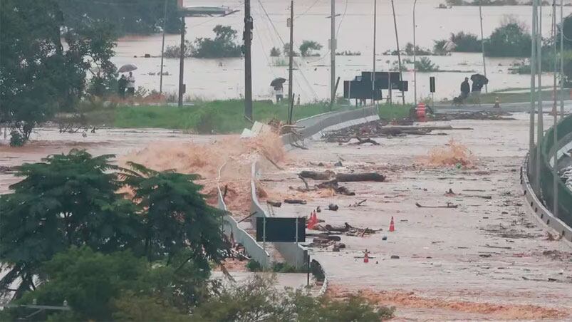 Rutas destruidas por las inundaciones en Rio Grande do Sul.