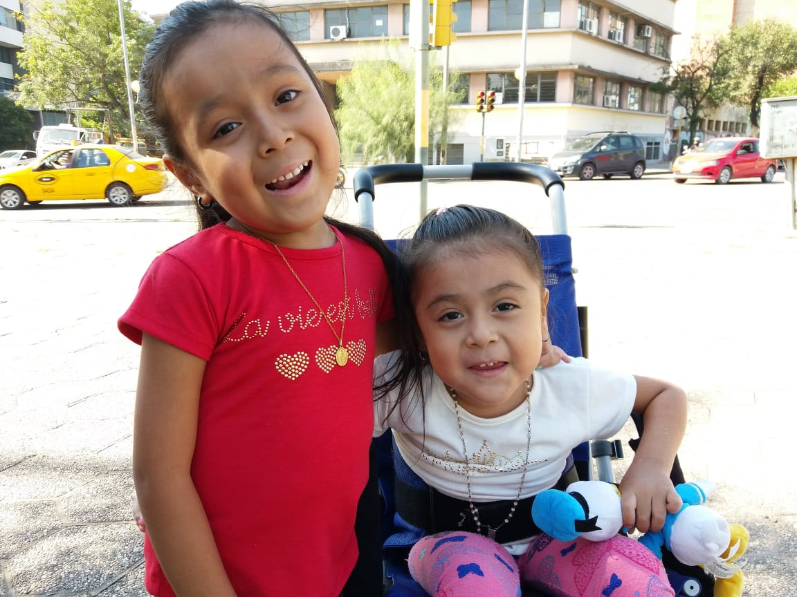 Sabrina y Selena necesitan de manera urgente los medicamentos.