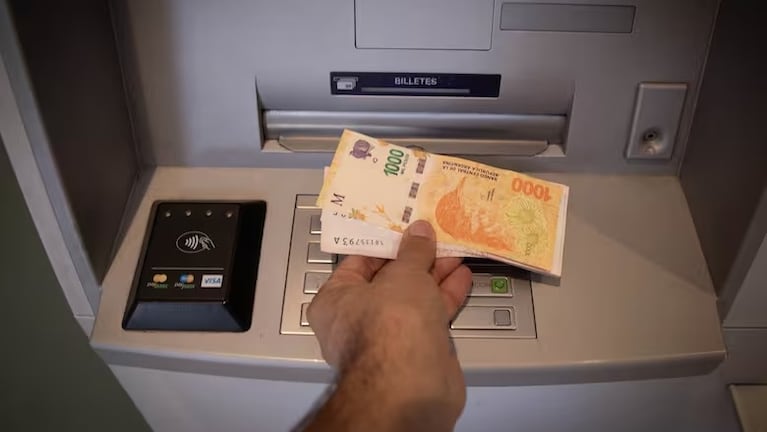 Sacar plata del cajero puede costar hasta $5.000: en qué casos no te cobran la comisión
