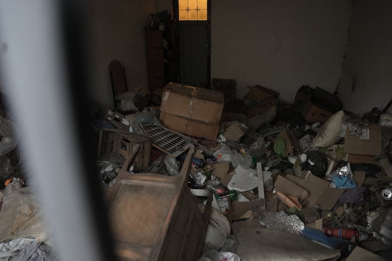 Sacaron 38 toneladas de basura de una casa en Córdoba.