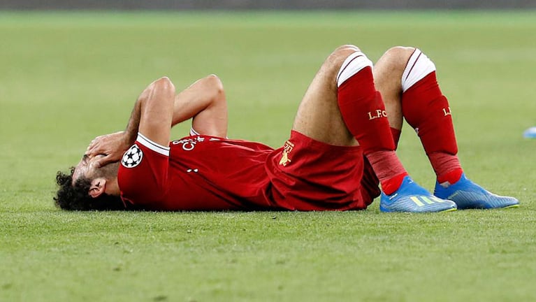 Salah lloró de dolor y de bronca, pero ya piensa en su recuperación. 