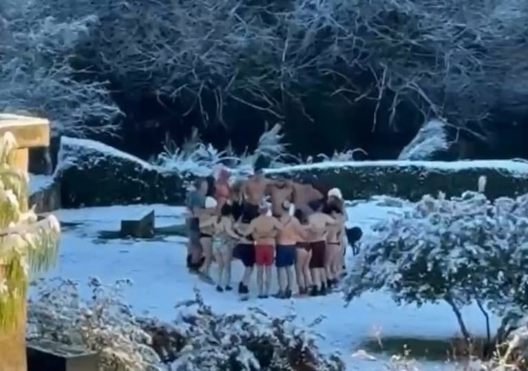 Salieron y metieron Método Wim Hof en plena nevada en las sierras.