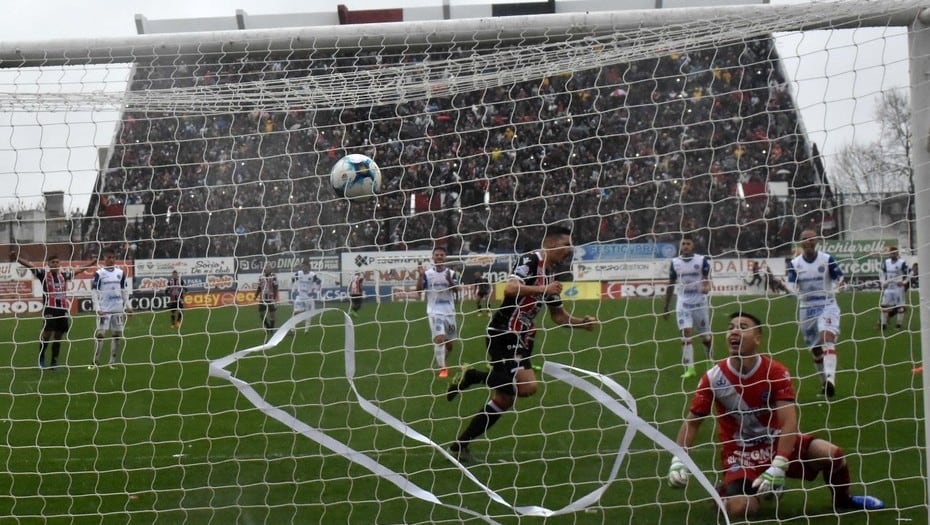 Salinas festeja el gol para subir a Primera.