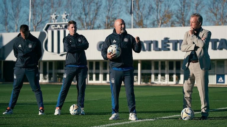 Sampaoli espera por más refuerzos tras la llegada de Unsain.