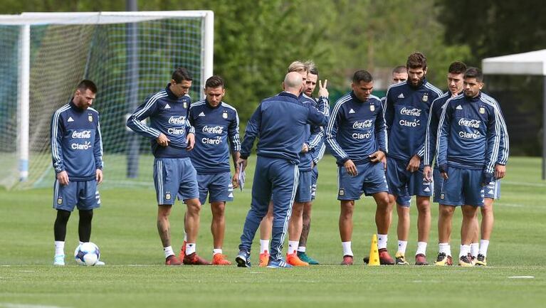 Sampaoli volvió a cambiar, a un día del partido contra Perú