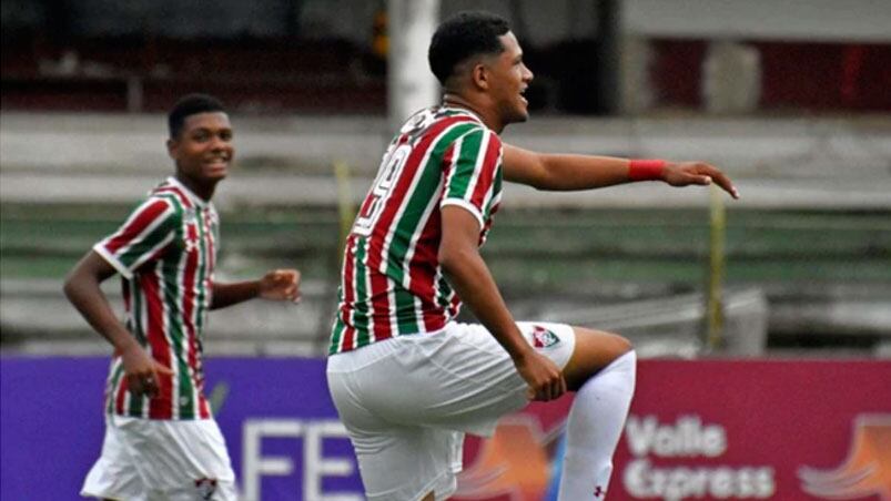 Samuel gozó a todo el equipo rival y se armó la pelea.