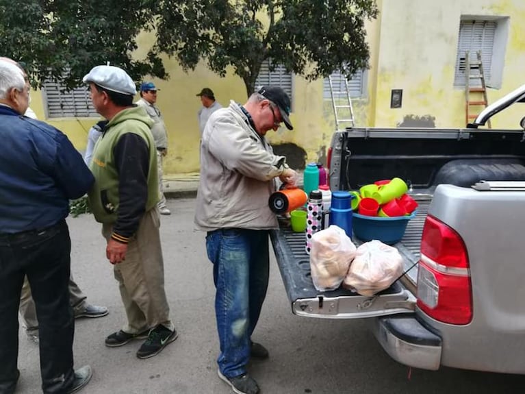 San Francisco del Chañar: exalumnos pintaron la escuela que fue su hogar