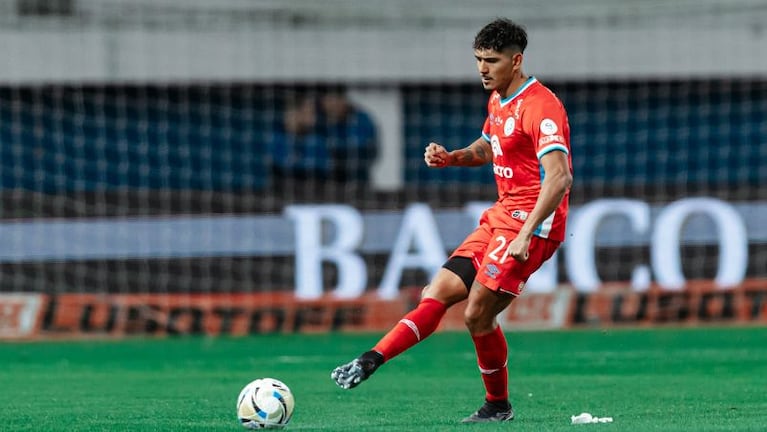Sánchez ante Racing en Villa Mercedes. (Prensa Belgrano)