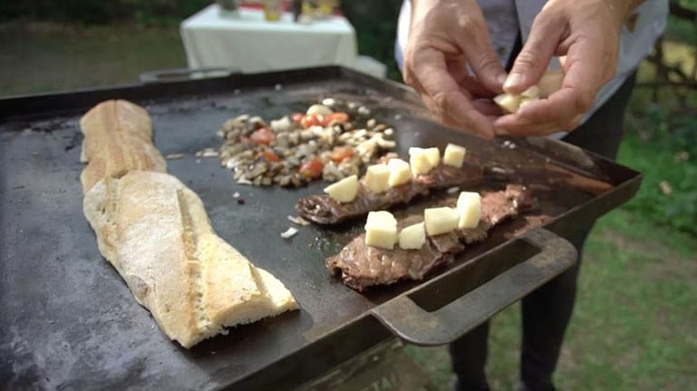 Sándwich de entraña fue el menú de El Plan esta semana.