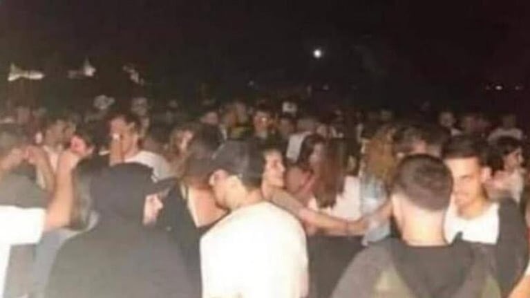 Santa Fe: hicieron fiestas clandestinas en una fábrica de ataúdes y en un cementerio