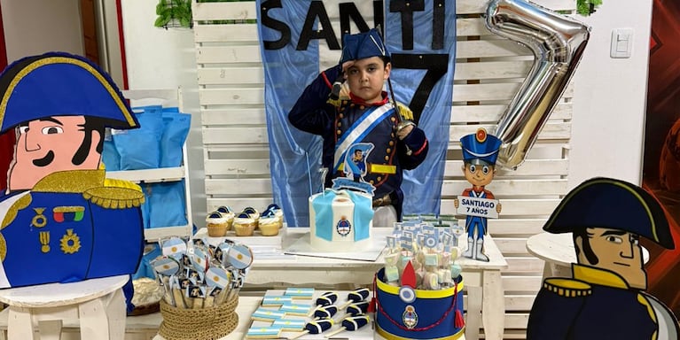 Santi festejó su cumpleaños número 7 con temática de San Martín.