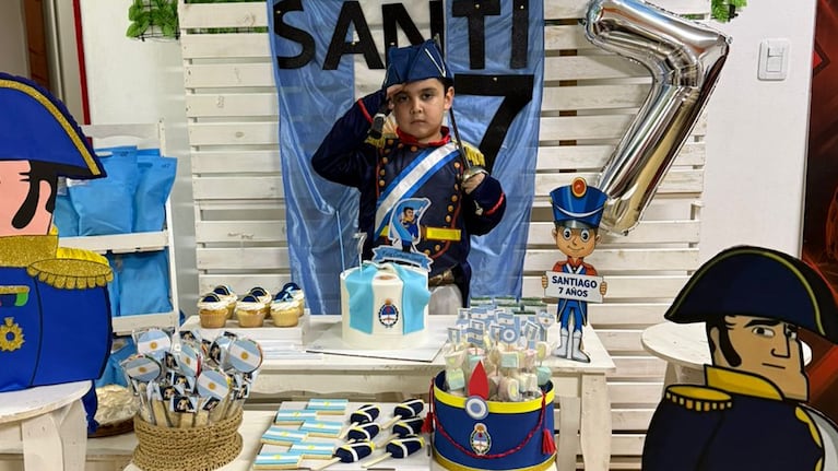 Santi festejó su cumpleaños número 7 con temática de San Martín.