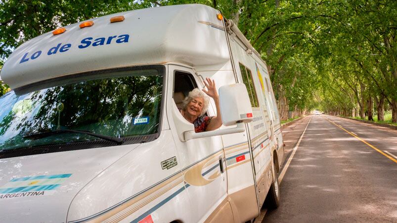 Sara hizo realidad lo que muchos dicen y sueñan: vendió hasta la casa y se dedica a viajar.