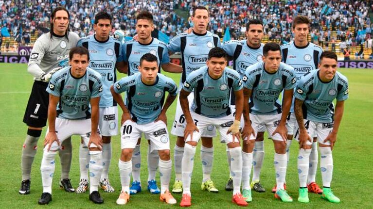 Saravia junto a sus compañeros de Belgrano en 2015.