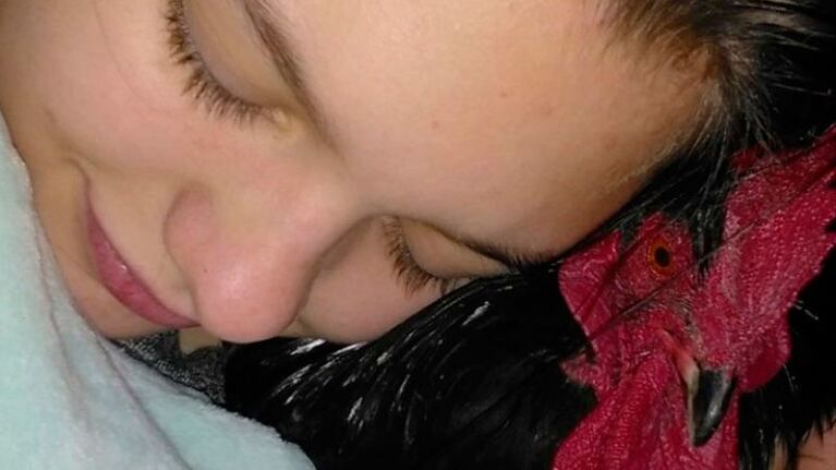 Savannah Burns y su gallo Forg, un solo corazón.