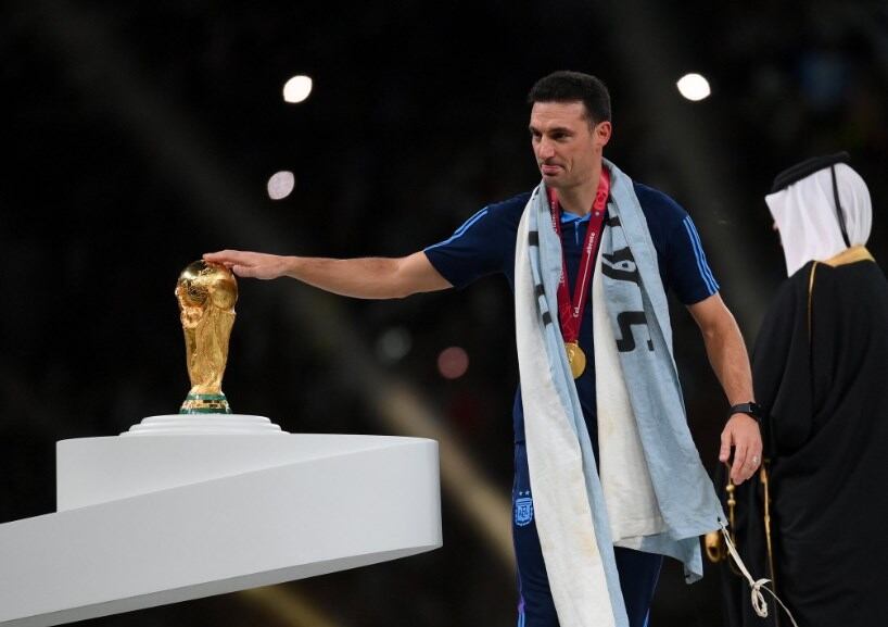 Scaloni, el DT de la tercera copa mundial de la Fifa para Argentina.