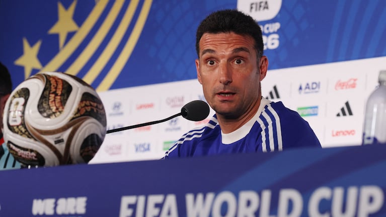 Scaloni palpitó el partido con Inglaterra. REUTERS/Paul Childs