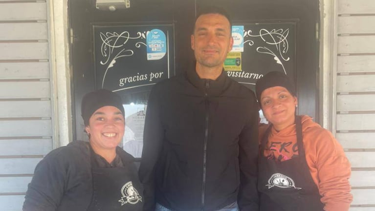 Scaloni pasó por Tío Pujio y comió en un restaurante local.