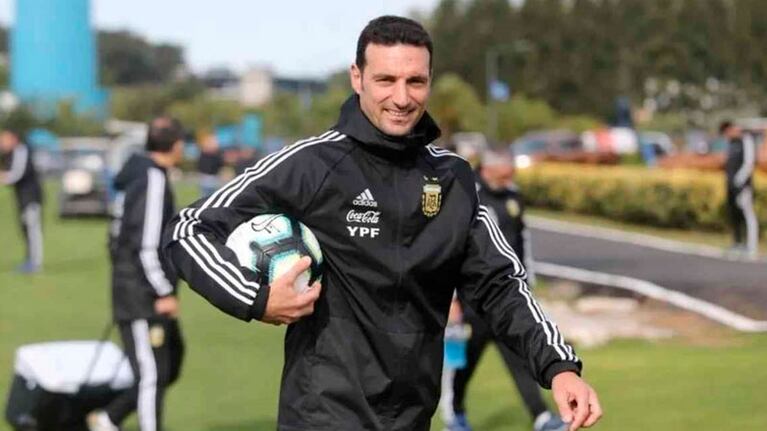 Scaloni y el resto de la avanzada argentina llegarán este martes a Doha.