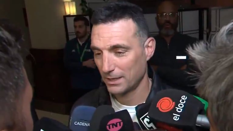 Scasloni con El Doce en el sorteo del Mundial.