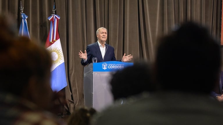 Schiaretti aparece entre los políticos con mejor imagen pese a no estar en funciones.