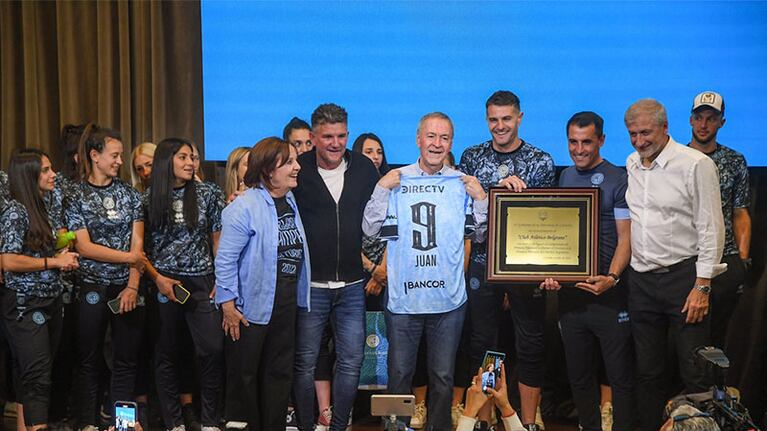 Schiaretti aseguró que el plantel femenino tiene chances de salir campeón.